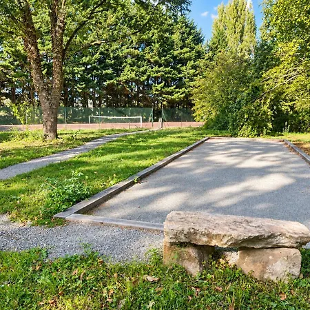 Hébergement de vacances De Caractère Avec Piscine, Tennis, Pétanque *